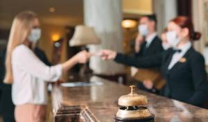 ΕΛΣΤΑΤ: Αυξήθηκαν αφίξεις και διανυκτερεύσεις σε ξενοδοχεία και κάμπινγκ στο 9μηνο του 2021