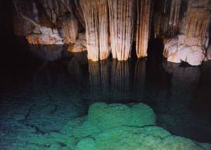 Σπήλαιο Λιμνών: Ένας υπέροχος, υπόγειος κόσμος στα Καλάβρυτα (Φωτογραφίες)
