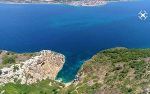 Πρώτη: Ένα πανέμορφο μικρό νησί απέναντι από την Μαραθόπολη Μεσσηνίας (Βίντεο)