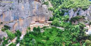 Μέγα Σπήλαιο: Ένα από τα παλαιότερα μοναστήρια της χώρας (Βίντεο)
