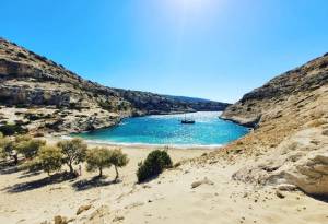 Βαθύ: Η μαγευτική, μυστική παραλία της Κρήτης (Φωτογραφίες)