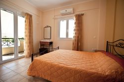 lagouvardos-bedroom1