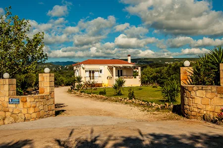 Lagouvardos Apartments entrance