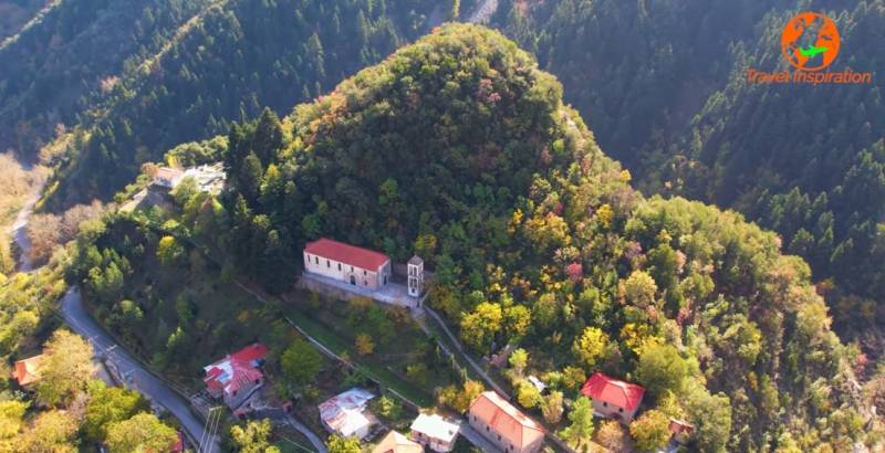 Χρύσω: Ένα υπέροχο “κρυμμένο” χωριό στα βουνά των Αγράφων (Βίντεο)