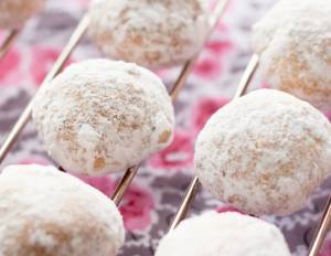 Snowball cookies - Η light παραλλαγή των παραδοσιακών μας κουραμπιέδων