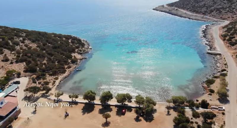 O δήμος Λειψών λέει «όχι» στις ξαπλώστρες στις παραλίες καλώντας τους επισκέπτες να απολαύσουν τη φύση (Βίντεο)