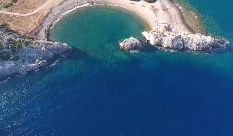 Μυλοκοπή: Η διπλή εξωτική παραλία της Κορινθίας (Βίντεο)