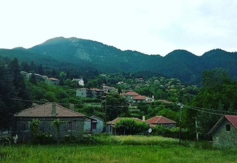 Ελατού: Το χωριό της Αιτωλοακαρνανίας που είναι «πνιγμένο» στα έλατα (Φωτογραφίες)