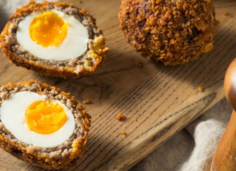 «Σκωτσέζικα αυγά» - Τυλιγμένα σε κιμά από χοιρινό λουκάνικο
