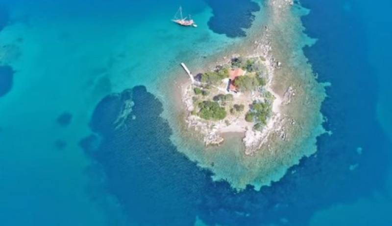 Έρως: Το ελληνικό νησί του έρωτα όπου γίνονται μόνο γάμοι (Βίντεο)