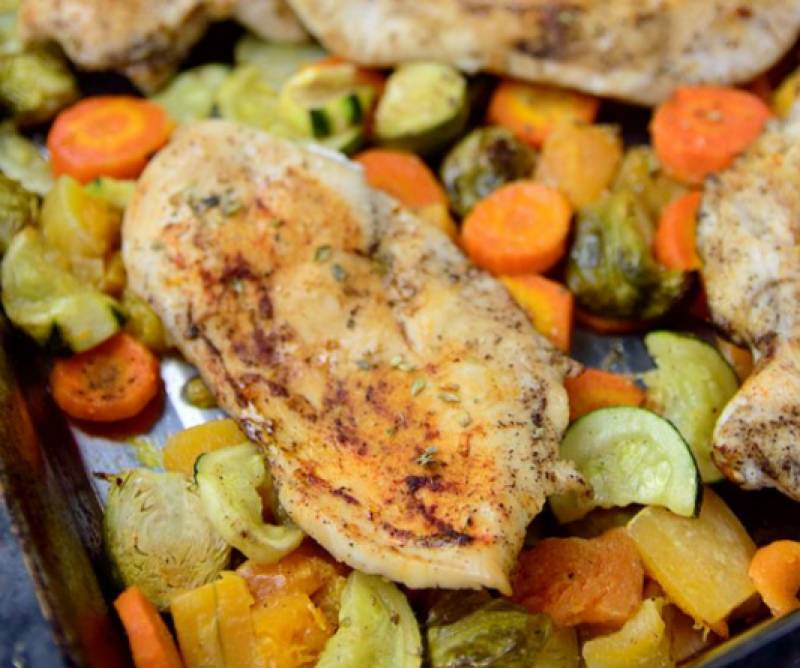 Κοτόπουλο στο φούρνο με άφθονα λαχανικά