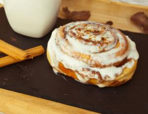 Ζεστά και λαχταριστά cinnamon rolls
