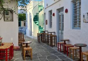 Απολλωνία: Γραφικότητα και πλήρης αρμονία χρωμάτων στη Σίφνο (Φωτογραφίες)