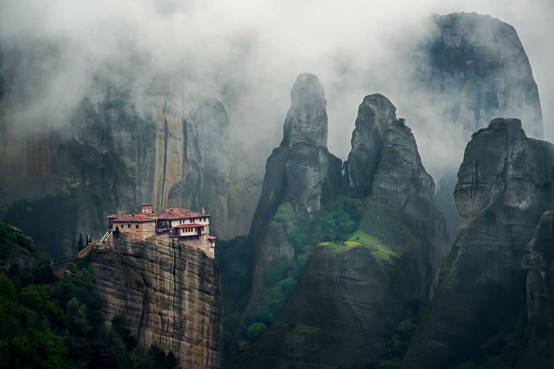 Αφιέρωμα του National Geographic στα Μετέωρα - Η «άγνωστη» Μονή Ρουσάνου (φωτο)