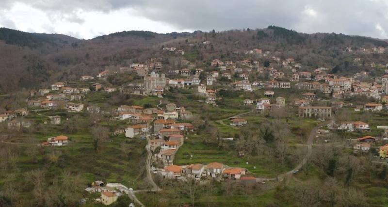 Άγιος Πέτρος: Ένα κατάφυτο από έλατα χωριό της Πελοποννήσου (Βίντεο)
