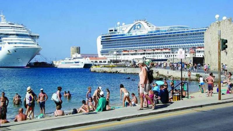 Ρόδος: Τουλάχιστον 20 ημέρες παράταση της τουριστικής σεζόν, λόγω της αύξησης στις αφίξεις