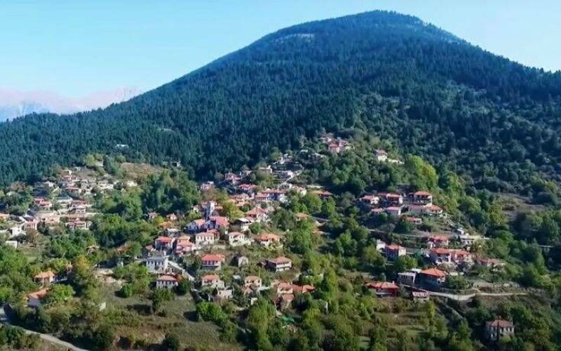 Κλαυσί: Το ελληνικό χωριό που πήρε το όνομά του… από το κλάμα (Βίντεο)