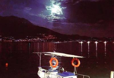 Καλαμάτα - Εντυπωσιακές φωτογραφίες από την τελευταία υπερπανσέληνο του έτους!