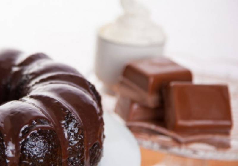 Υγρό κέικ σοκολάτας -Το «βραστό» γλυκό που ετοιμάζεται στην κατσαρόλα