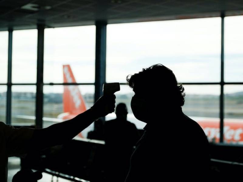 Insider: Αεροσυνοδοί αποκαλύπτουν τα πέντε λάθη που κάνουν οι επιβάτες αυτή την περίοδο (pics)