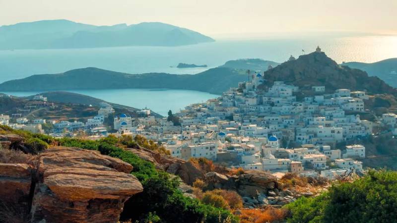 Viajar: Οι Ισπανοί ταξιδιώτες ανακαλύπτουν την Ίο