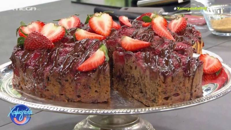 Aνάποδο κέικ σοκολάτας με φράουλες (Βίντεο)