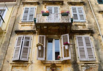 Καμπιέλο: Η παλαιότερη συνοικία της Κέρκυρας μας «ταξιδεύει» σε άλλες εποχές (Φωτογραφίες)