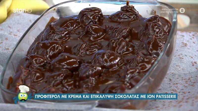 Προφιτερόλ με κρέμα και επικάλυψη σοκολάτας (Βίντεο)
