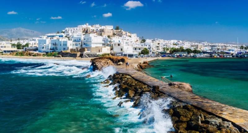 Thetravel: Τα 10 καλύτερα ελληνικά νησιά για όσους ταξιδεύουν μόνοι (pics)