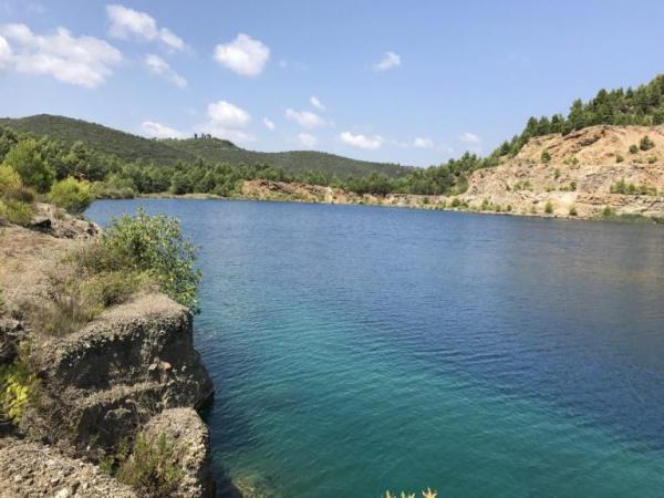 Τα ορυχεία στην Βόρεια Εύβοια που έγιναν… αλπικές λίμνες (Φωτογραφίες)