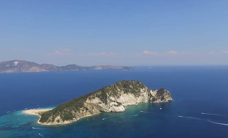 Μαραθονήσι: Το ελληνικό νησάκι που μοιάζει με χελώνα (Βίντεο)