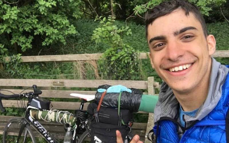 Κλέων Παπαδημητρίου: Ο 20χρονος που ταξίδεψε από τη Σκωτία στην Ελλάδα με ποδήλατο (pics)