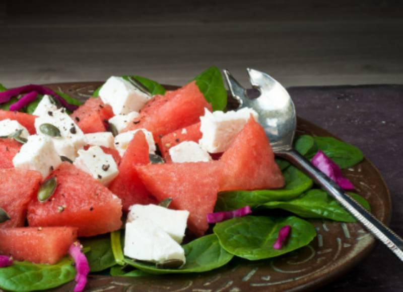 Σαλάτα με καρπούζι και φέτα - Ο συνδυασμός που &quot;φωνάζει&quot; ελληνικό καλοκαίρι