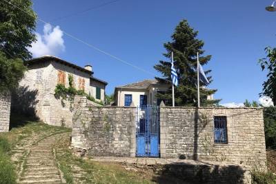 Μονοδένδρι: Το πέτρινο κόσμημα του Ζαγορίου (Φωτογραφίες)