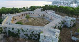 Πύλος: Η πόλη στην Πελοπόννησο που παραπέμπει σε νησί (Βίντεο)