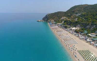 Παραλία Κάθισμα: Η «μικρή Ίμπιζα» της Ελλάδος (Βίντεο)