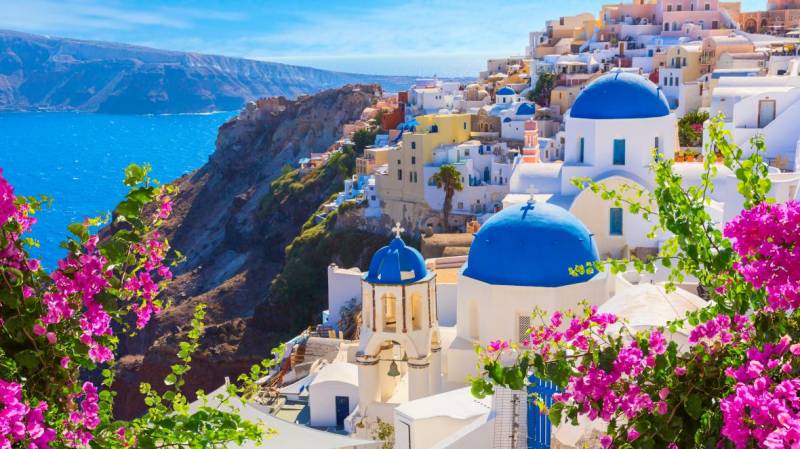 Times: Βρετανοί τουρίστες στην Ελλάδα εφόσον έχουν «διαβατήριο εμβολιασμού»