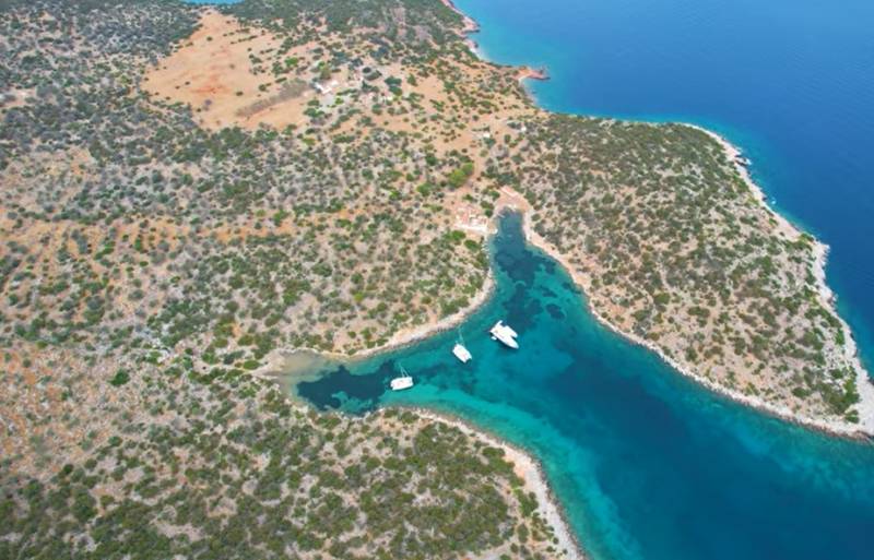 Δοκός: Ένα μικρό νησί του Αργοσαρωνικού με πεντακάθαρα νερά και το αρχαιότερο ναυάγιο του κόσμου (Βίντεο)