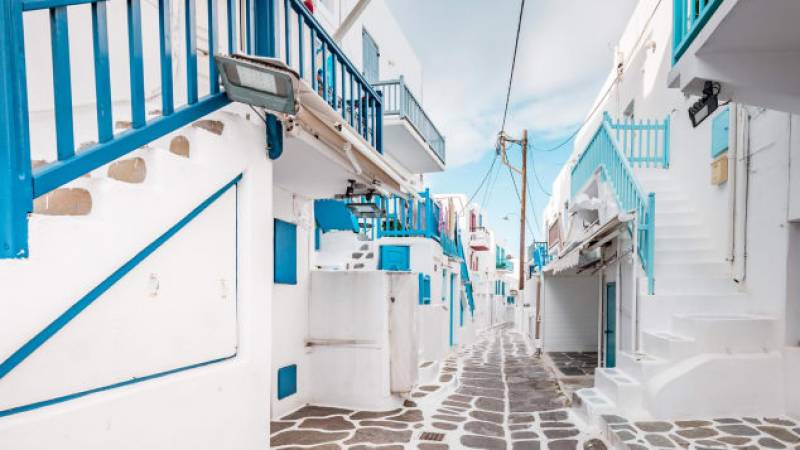 CNN: Αυτοί είναι οι πιο όμορφοι δρόμοι του κόσμου - Ελληνικό νησί ανάμεσά τους (pics)