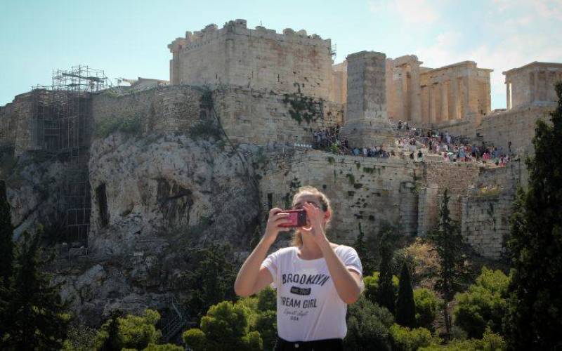 Μύθος ότι οι τουρίστες επιλέγουν την Ελλάδα επειδή είναι «φθηνός προορισμός»