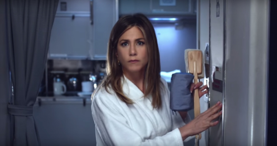 Η Jennifer Aniston ονειρεύεται την Emirates Airlines σε αυτήν την ξεκαρδιστική διαφήμιση (βίντεο)