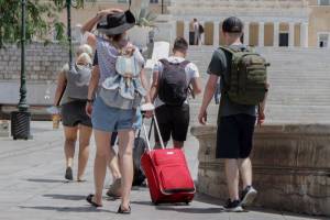 ΤτΕ: Ένα εκατομμύριο τουρίστες ήρθαν στην Ελλάδα τον Ιούνιο