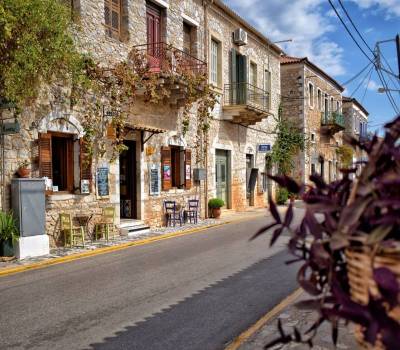 Καρδαμύλη: Ο όμορφος οικισμός της Μεσσηνίας που συνδυάζει θάλασσα και βουνό (Φωτογραφίες)