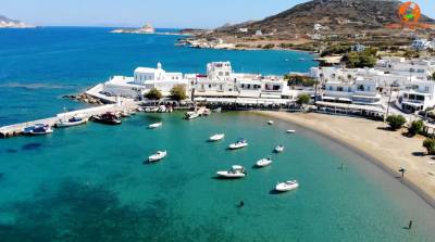Πολλώνια: Tο γραφικό ψαροχώρι της Μήλου με τα λευκά σπίτια (Βίντεο)