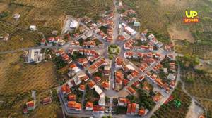 Νέα Κορώνη: Το χωριό της Ελλάδας που θεωρείται πολεοδομικό αριστούργημα (Βίντεο)