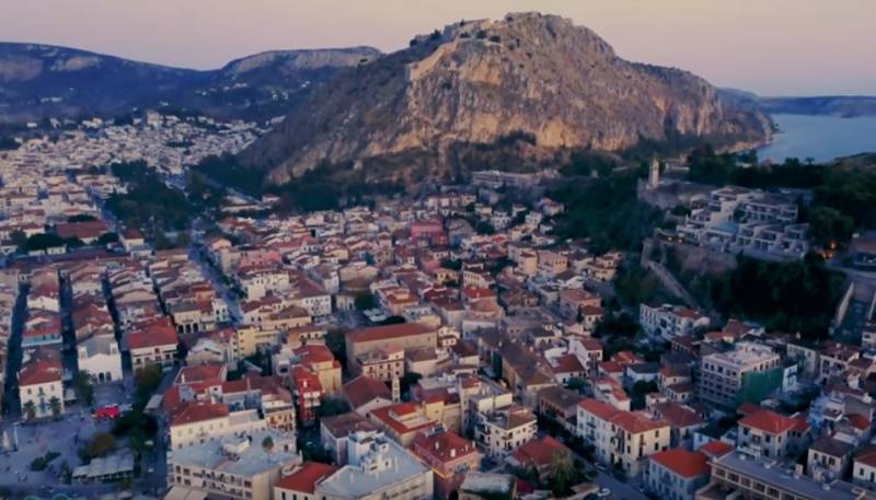 Ναύπλιο: Η πόλη που σε... κερδίζει από τα πρώτα λεπτά (Βίντεο)