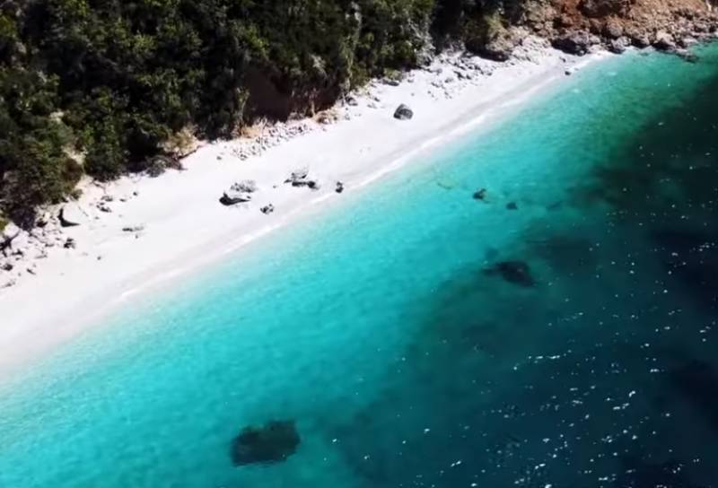 Παραλία Θαψά: Η μαγική ακτή της Εύβοιας (Βίντεο)