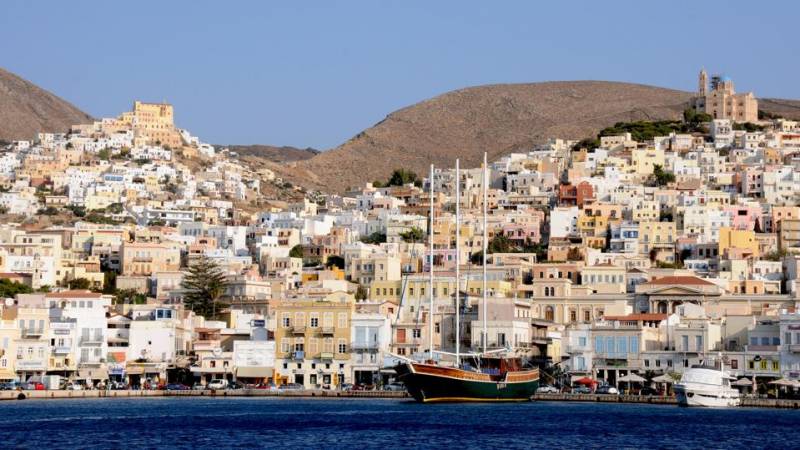 Forbes: Η Σύρος ανάμεσα στα πιο «υποτιμημένα» νησιά της Μεσογείου (pics)