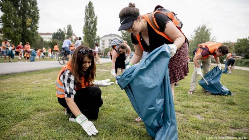 Βερολίνο: Μόδα η συλλογή σκουπιδιών έναντι δωρεάν περιηγήσεων