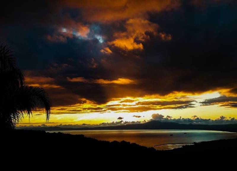 Το χειμωνιάτικο ηλιοβασίλεμα της Καλαμάτας μας ταξιδεύει! (Φωτογραφίες)